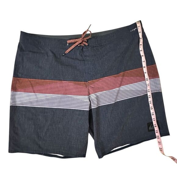 Quiksilver ~ Mens grey Boardshorts ~ size 40 - Picture 13 of 14